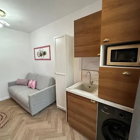 Moon Apartment Nice
